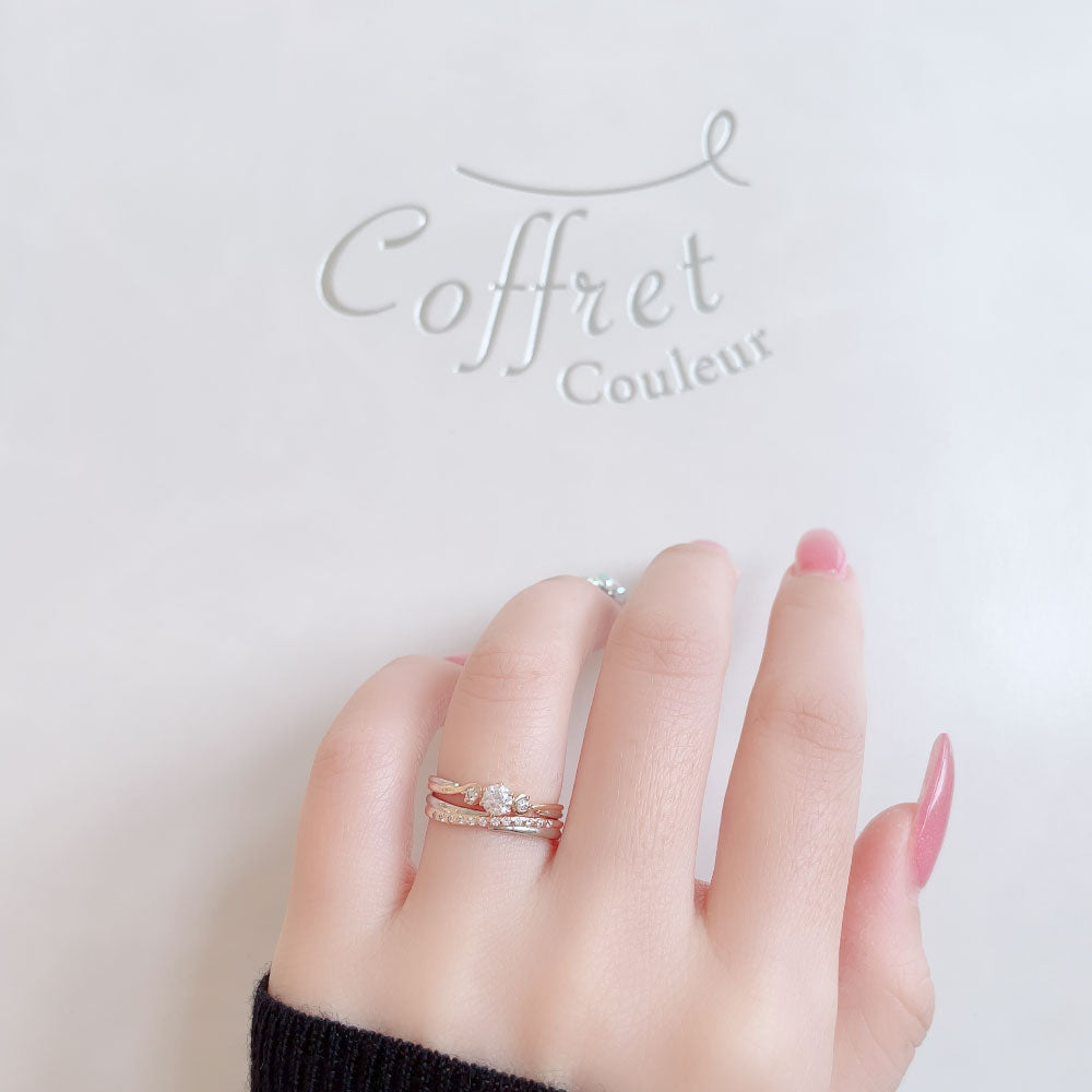 Lab-grown diamond engagement ring and wedding band （wedding ring）worn together