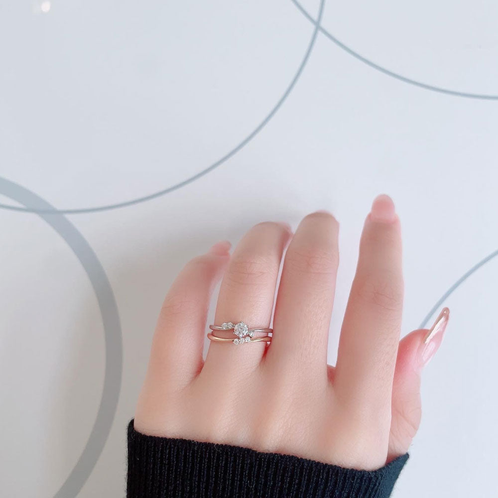 Lab-grown diamond engagement ring and wedding band （wedding ring）worn together
