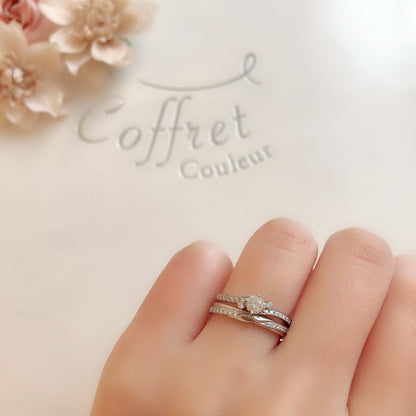 Lab-grown diamond engagement ring and wedding band （wedding ring）worn together