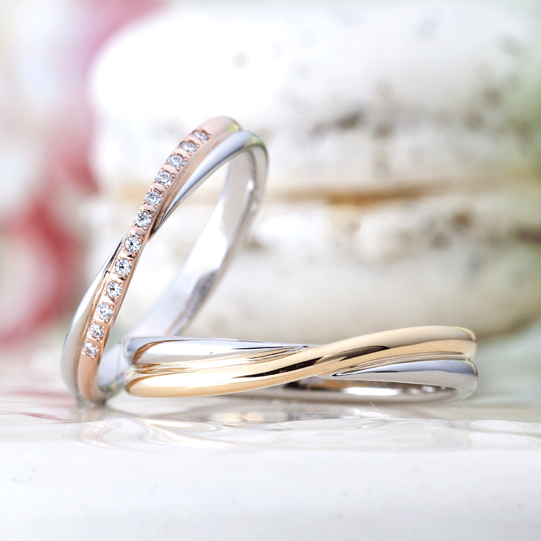 "cute,unique,simple and standard wedding ring （wedding band,marriage ring）from the Aglobe japan's Coffret Couleur collection.
Combination marriage ring（wedding ring,wedding band） in platinum and K18 pink gold（K18 Yellow Gold）.
"