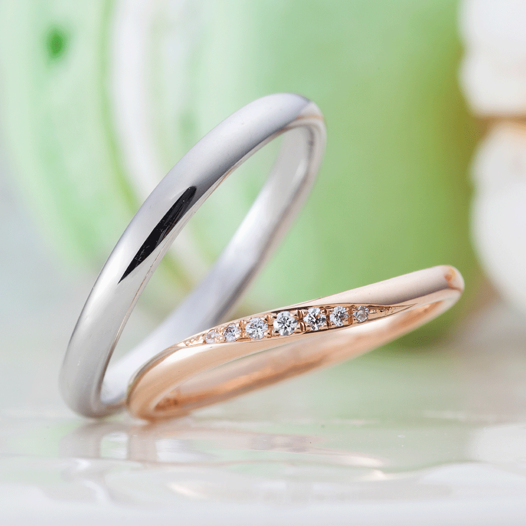 "cute,unique,simple and standard wedding ring （wedding band,marriage ring）from the Aglobe japan's Coffret Couleur collection.
K18 pink gold（rose gold）and Platinum900 wedding ring （wedding band,marriage ring） with luxury and European texture.
"