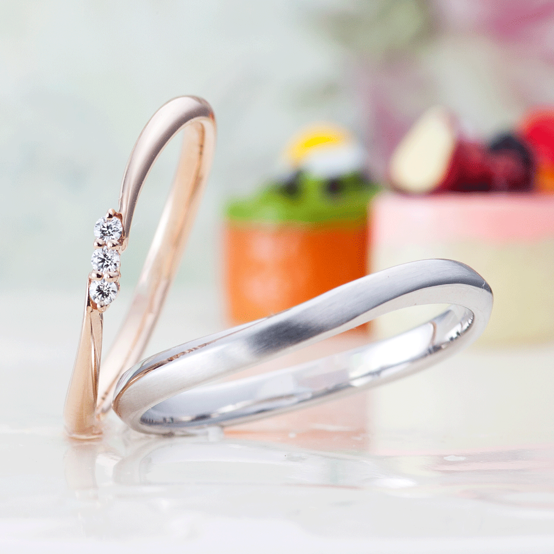 "cute,unique,simple and standard wedding ring （wedding band,marriage ring）from the Aglobe japan's Coffret Couleur collection.
K18 pink gold（rose gold）and Platinum900 wedding ring （wedding band,marriage ring） with luxury and European texture.
"