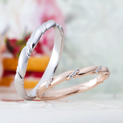 "cute,unique,simple and standard wedding ring （wedding band,marriage ring）from the Aglobe japan's Coffret Couleur collection.
K18 pink gold（rose gold）and Platinum900 wedding ring （wedding band,marriage ring） with luxury and European texture.
"