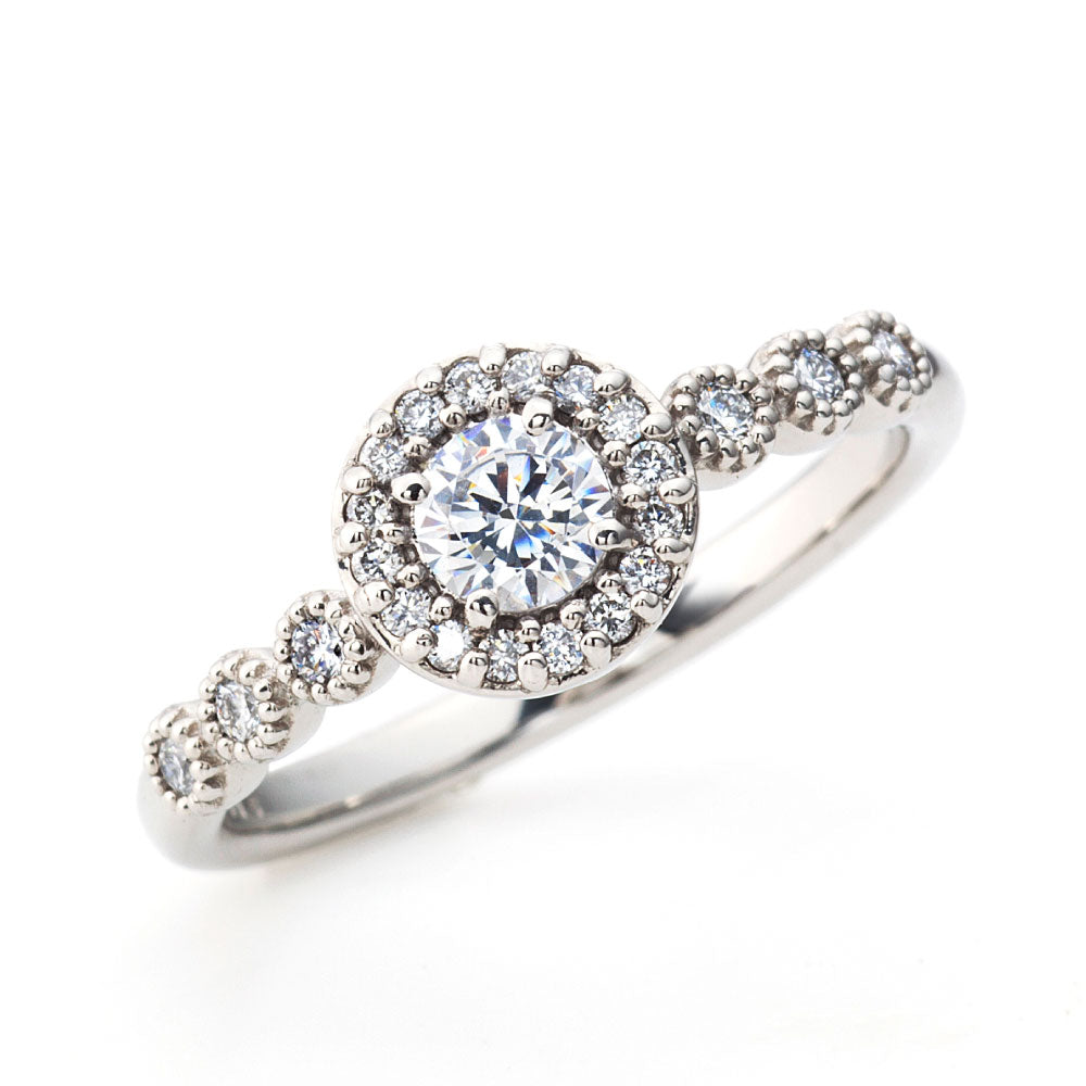 "AGLOBE JAPAN's PRIMA PORTAt bridal ring with lab-grown diamond in Straight design.
Platinum900 engagement ring with antique,European,luxury and Simple texture.
Rings with milling"