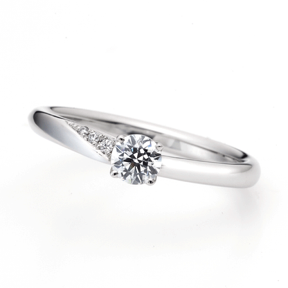 "AGLOBE JAPAN's ECTURO bridal ring with lab-grown diamond in Straight design.
Platinum900 engagement ring with antique and luxurytexture."