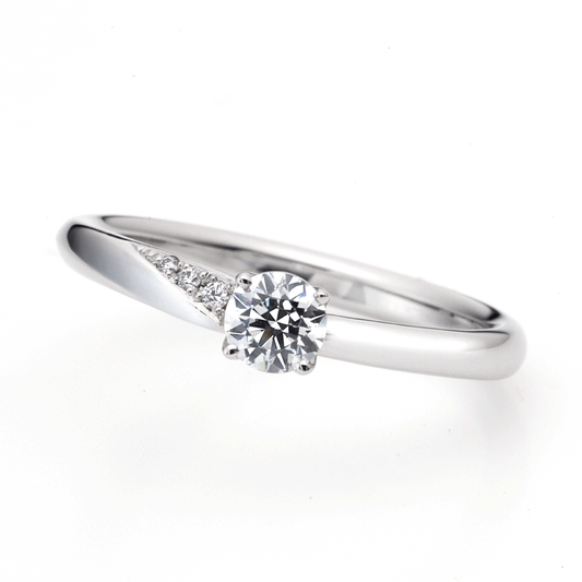 "AGLOBE JAPAN's ECTURO bridal ring with lab-grown diamond in Straight design.
Platinum900 engagement ring with antique and luxurytexture."