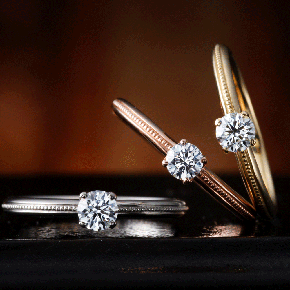 "AGLOBE JAPAN's cherluv bridal ring with lab-grown diamond in Straight design.
K18 pink gold（rose gold）,K18 Yellow Gold and K18 White Gold engagement ring with antique and European texture.
Straight type Milled rings."