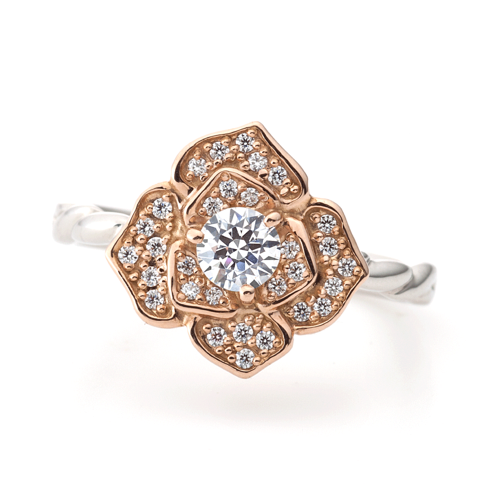 "AGLOBE JAPAN's Aimeroir bridal ring with lab-grown diamond in Straight design.
Combination engagement ring in platinum and K18 pink gold（rose gold）.
K18 pink gold（rose gold） engagement ring with cute and simple texture."