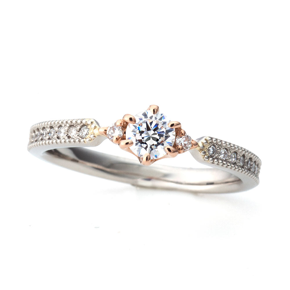 "AGLOBE JAPAN's PRIMA PORTAt bridal ring with lab-grown diamond in Straight design.
Combination engagement ring in platinum and K18 pink gold（rose gold）.
Platinum900 engagement ring with antique,European,luxury and Simple texture.
Rings with milling"