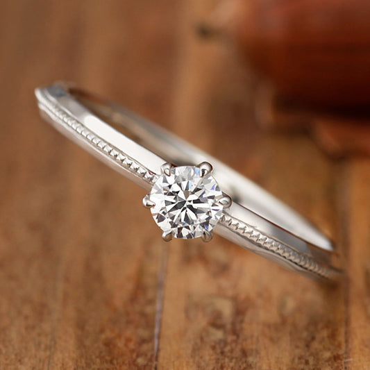 "AGLOBE JAPAN's baum bridal ring with lab-grown diamond in Straight design.
Platinum900 engagement ring with casual,simple,natural and unique texture.
Straight type Milled rings.Rings with hammered finish."