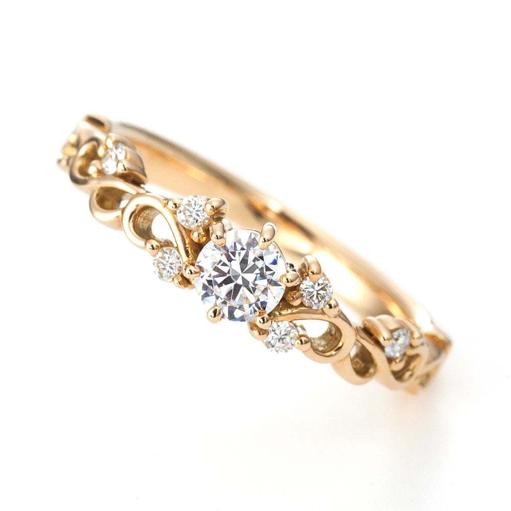 "AGLOBE JAPAN's paveochocolat bridal ring with lab-grown diamond in Straight design.
K18 Pink Gold（rose gold） engagement ring with European and luxury texture."