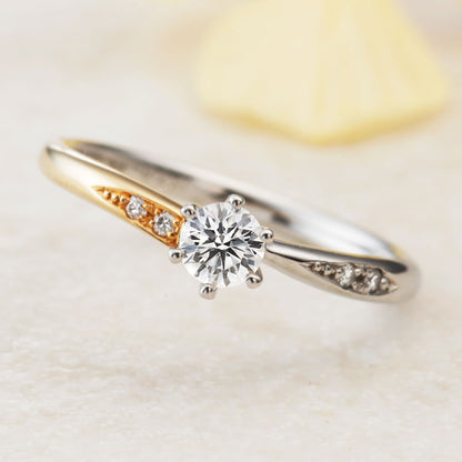 "AGLOBE JAPAN's Amour Amulet bridal ring with lab-grown diamond in wave design.
Combination engagement ring with antique  and European texture.
Combination engagement ring in platinum and K18 Yellow Gold."
