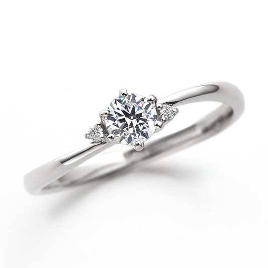 "AGLOBE JAPAN's Promise Ring bridal ring with lab-grown diamond in wave design.
Platinum900 engagement ring with simple,standard and casual texture."