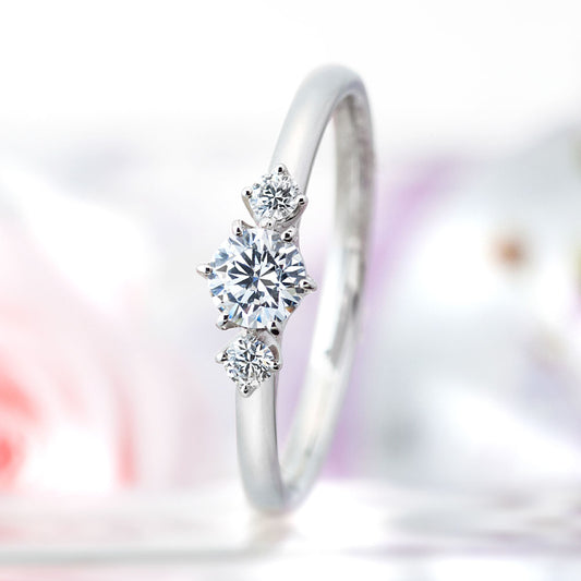 "AGLOBE JAPAN's Aimeroir bridal ring with lab-grown diamond in Straight design.
Platinum900 engagement ring with cute and simple texture."