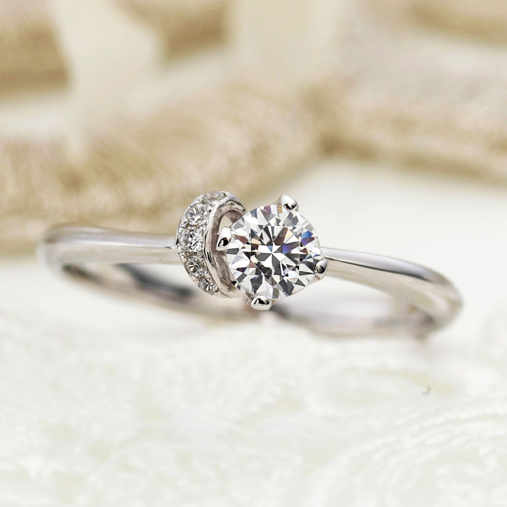 "AGLOBE JAPAN's vivage bridal ring with lab-grown diamond in Straight design.
Platinum900 engagement ring with Simple,standard and European texture."