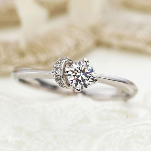 "AGLOBE JAPAN's vivage bridal ring with lab-grown diamond in Straight design.
Platinum900 engagement ring with Simple,standard and European texture."