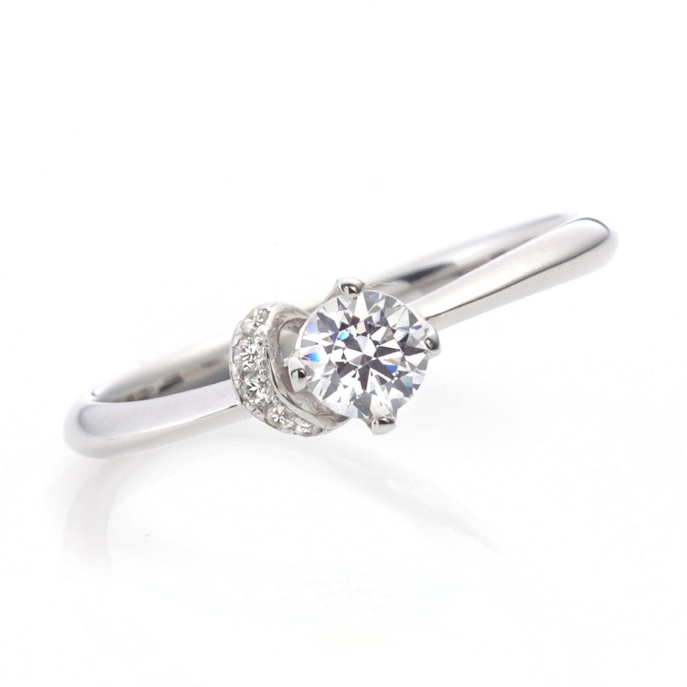 "AGLOBE JAPAN's vivage bridal ring with lab-grown diamond in Straight design.
Platinum900 engagement ring with Simple,standard and European texture."