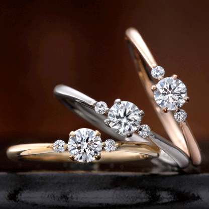 "AGLOBE JAPAN's cherluv bridal ring with lab-grown diamond in Straight design.
K18 pink gold（rose gold）,K18 Yellow Gold and K18 White Gold engagement ring with antique and European texture."