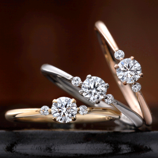 "AGLOBE JAPAN's cherluv bridal ring with lab-grown diamond in Straight design.
K18 pink gold（rose gold）,K18 Yellow Gold and K18 White Gold engagement ring with antique and European texture."