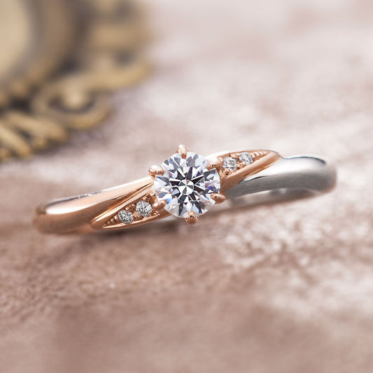 "AGLOBE JAPAN's Stel Giurare bridal ring with lab-grown diamond in wave design.
Combination engagement ring in platinum and K18 pink gold（rose gold）.
Combination engagement ring with standard ,European and luxury texture."