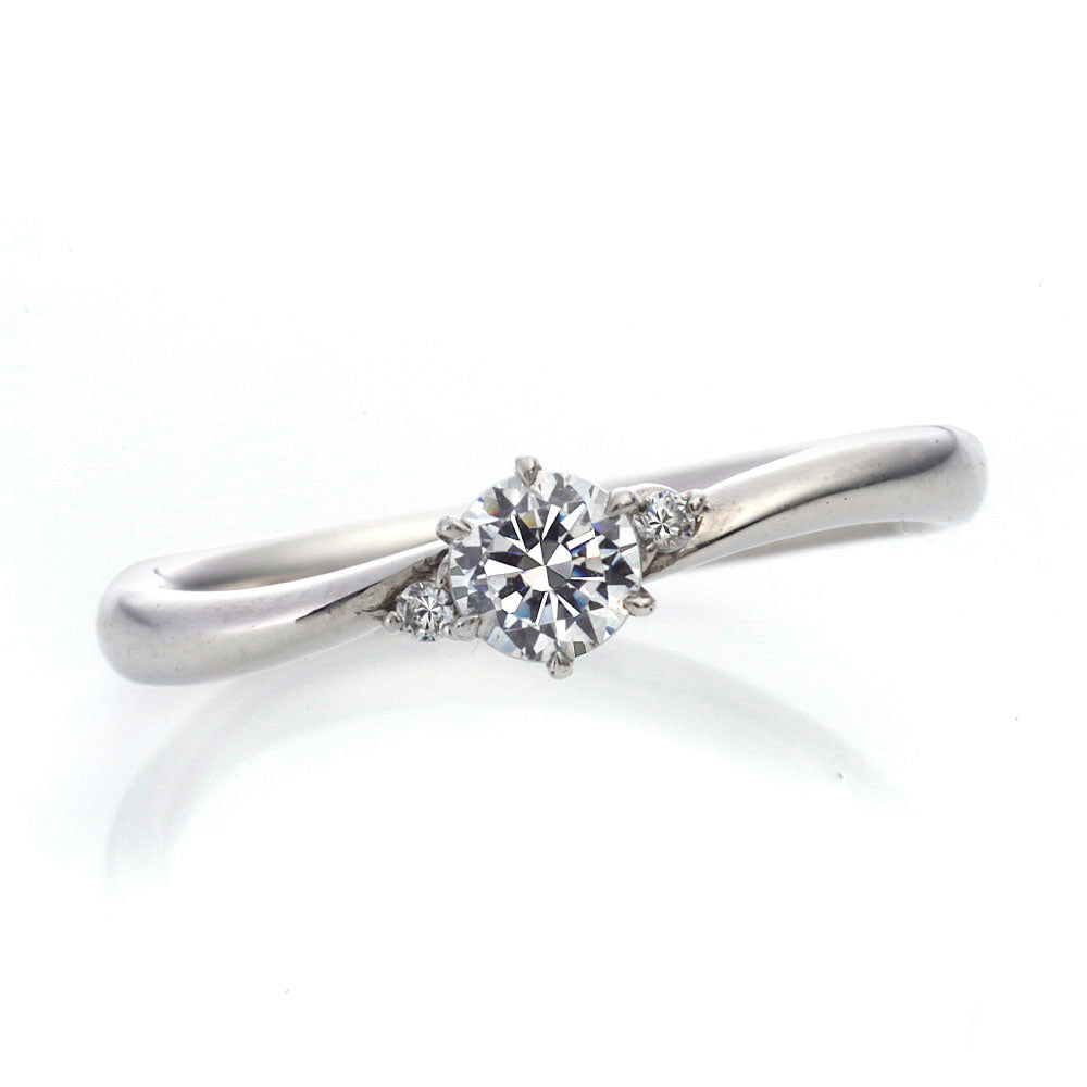 "AGLOBE JAPAN's paveochocolat bridal ring with lab-grown diamond in Wave design.
Platinum900 engagement ring with European and luxury texture."