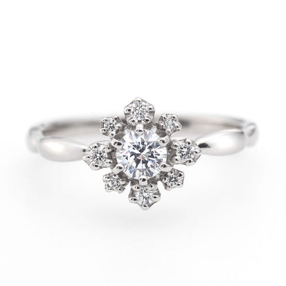 "AGLOBE JAPAN's vivage bridal ring with lab-grown diamond in Straight design.
Platinum900 engagement ring with Simple,standard and European texture."