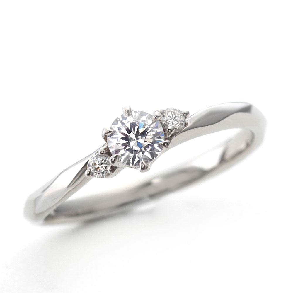 "AGLOBE JAPAN's baum bridal ring with lab-grown diamond in Wave design.
Platinum900 engagement ring with casual,simple,natural and unique texture.
Rings with hammered finish.
"