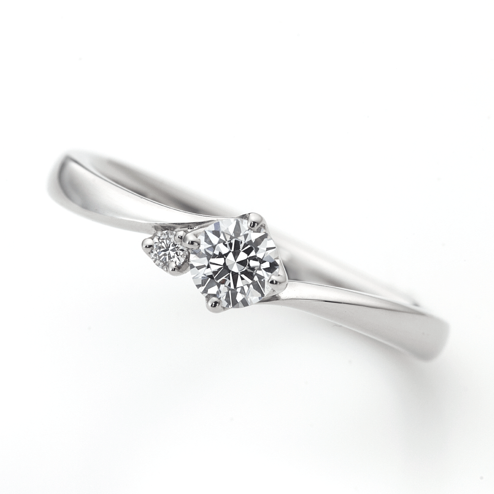 "AGLOBE JAPAN's ECTURO bridal ring with lab-grown diamond in Wave design.
Platinum900 engagement ring with antique and luxurytexture."