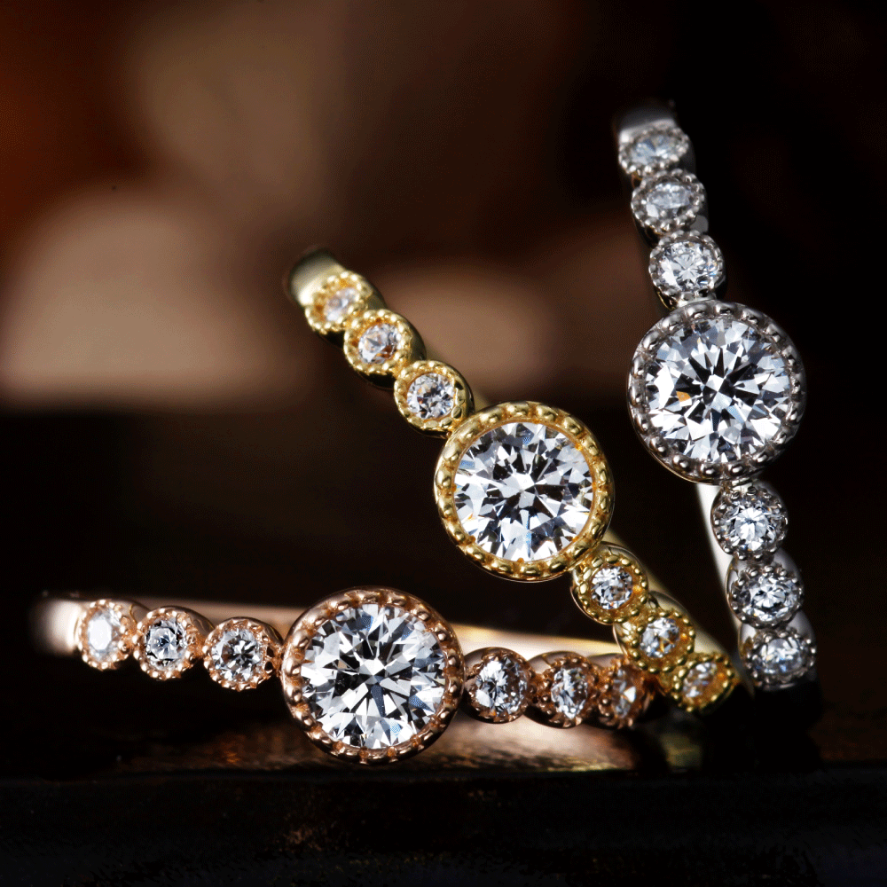 "AGLOBE JAPAN's cherluv bridal ring with lab-grown diamond in Straight design.
K18 pink gold（rose gold）,K18 Yellow Gold and K18 White Gold engagement ring with antique and European texture.
Straight type Milled rings."