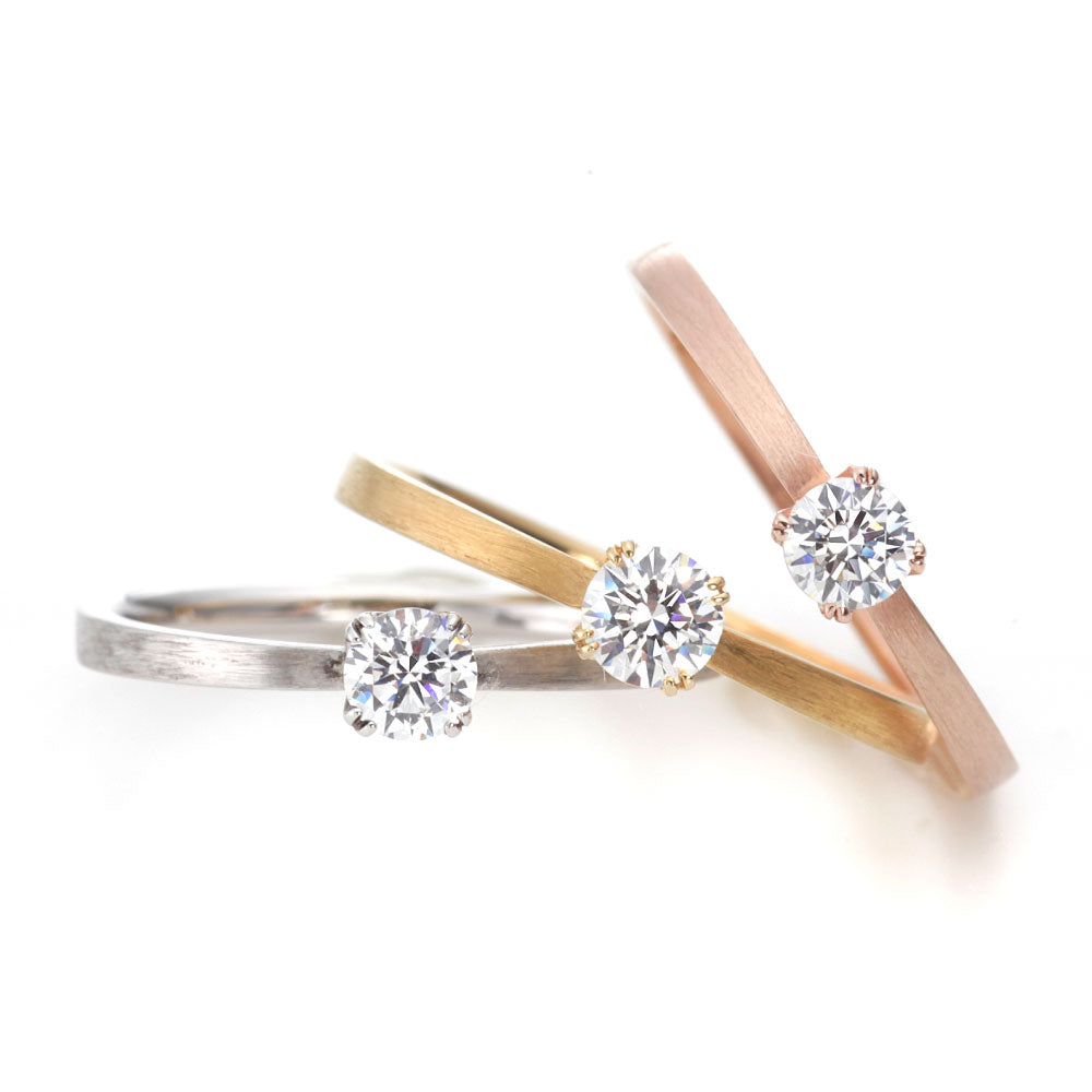 "AGLOBE JAPAN's cherluv bridal ring with lab-grown diamond in Straight design.
K18 pink gold（rose gold）,K18 Yellow Gold and K18 White Gold engagement ring with antique and European texture.
Rings with surface treatment."