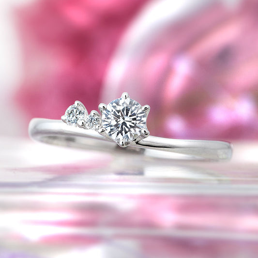 "AGLOBE JAPAN's Aimeroir bridal ring with lab-grown diamond in Wave design.
Platinum900 engagement ring with cute and simple texture."