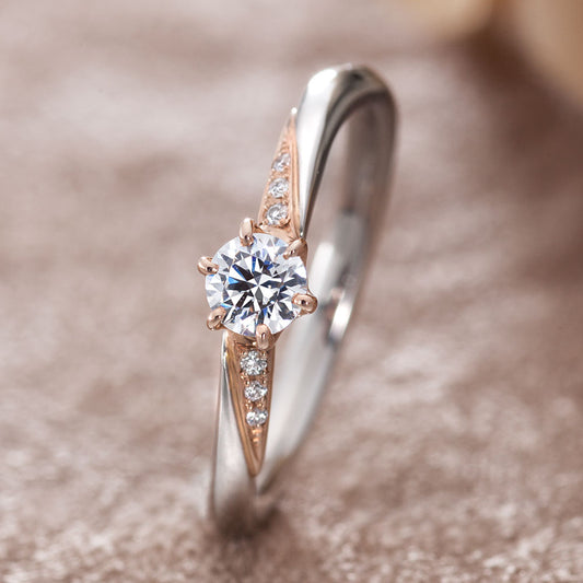 "AGLOBE JAPAN's Stel Giurare bridal ring with lab-grown diamond in wave design.
Combination engagement ring in platinum and K18 pink gold（rose gold）.
Combination engagement ring with standard ,European and luxury texture."