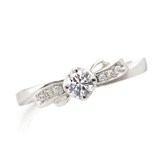 "AGLOBE JAPAN's vivage bridal ring with lab-grown diamond in wave design.
Platinum900 engagement ring with Simple,standard and European texture."