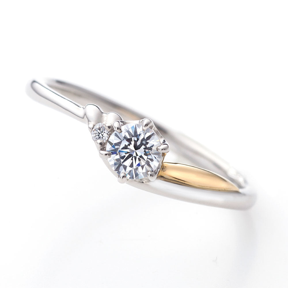 "AGLOBE JAPAN's lettet mitte bridal ring with lab-grown diamond in wave design.
Combination engagement ring in platinum and K18 pink gold（rose gold）.
Combination engagement ring with cute,unique and European texture."