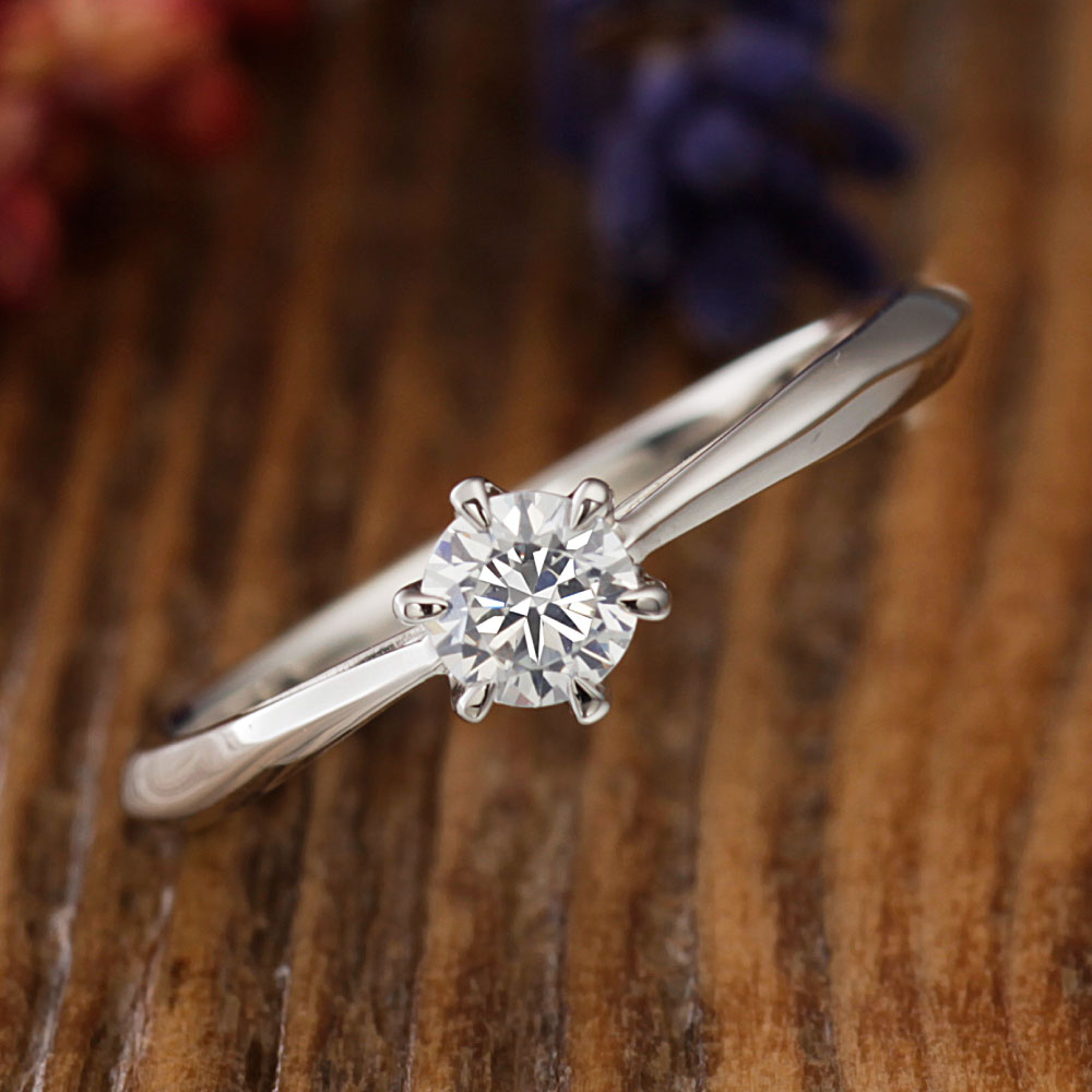 "AGLOBE JAPAN's baum bridal ring with lab-grown diamond in Straight design.
Platinum900 engagement ring with casual,simple,natural and unique texture.
Rings with hammered finish."