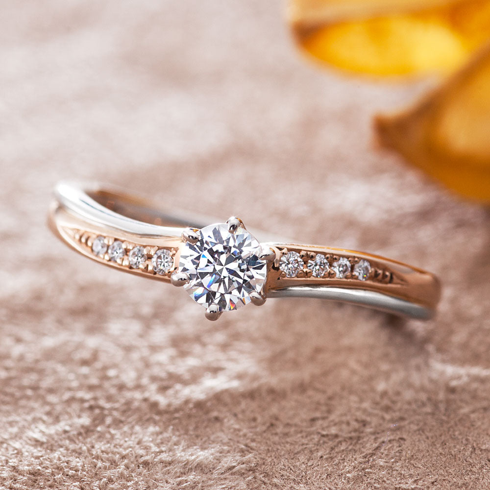 "AGLOBE JAPAN's Stel Giurare bridal ring with lab-grown diamond in wave design.
Combination engagement ring in platinum and K18 pink gold（rose gold）.
Combination engagement ring with standard ,European and luxury texture."