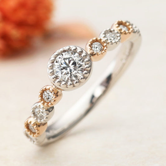 "AGLOBE JAPAN's Amour Amulet bridal ring with lab-grown diamond in Straight design.
Combination engagement ring with antique  and European texture.
Combination engagement ring in platinum and K18 pink gold（rose gold）.
Rings with milling"