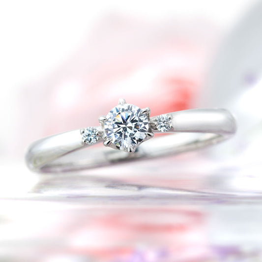 "AGLOBE JAPAN's Aimeroir bridal ring with lab-grown diamond in Straight design.
Platinum900 engagement ring with cute and simple texture."
