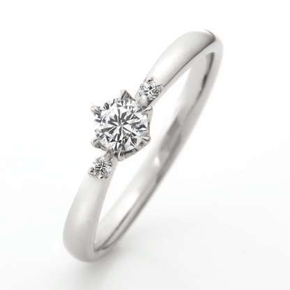 "AGLOBE JAPAN's Aimeroir bridal ring with lab-grown diamond in Straight design.
Platinum900 engagement ring with cute and simple texture."