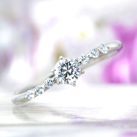 "AGLOBE JAPAN's Aimeroir bridal ring with lab-grown diamond in Wave design.
Platinum900 engagement ring with cute and simple texture."