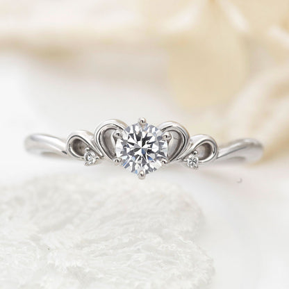 "AGLOBE JAPAN's vivage bridal ring with lab-grown diamond in Straight design.
Platinum900 engagement ring with Simple,standard and European texture."