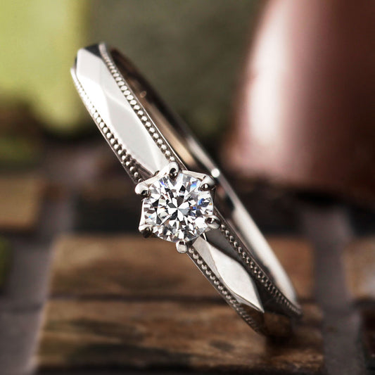 "AGLOBE JAPAN's paveochocolat bridal ring with lab-grown diamond in Straight design.
Platinum900 engagement ring with European and luxury texture.
Rings with milling."