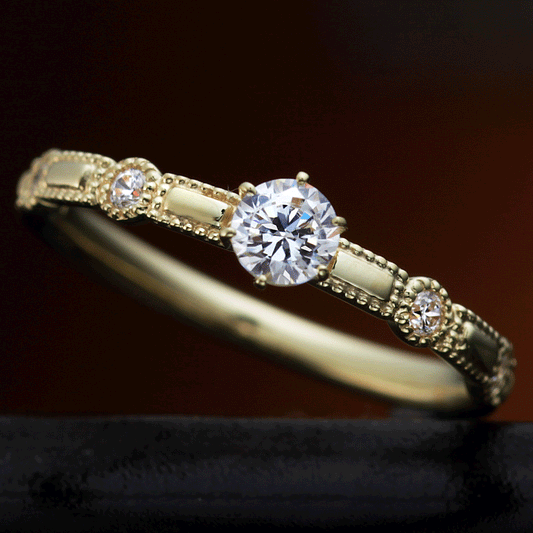 "AGLOBE JAPAN's cherluv bridal ring with lab-grown diamond in Straight design.
K18 pink gold（rose gold）,K18 Yellow Gold and K18 White Gold engagement ring with antique and European texture.
Straight type Milled rings."