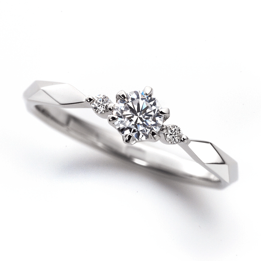 "AGLOBE JAPAN's Promise Ring bridal ring with lab-grown diamond in Straight design.
Platinum900 engagement ring with simple,standard and casual texture."