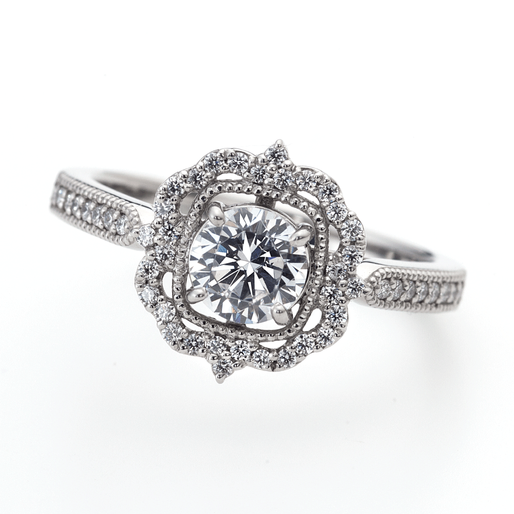 "AGLOBE JAPAN's ECTURO bridal ring with lab-grown diamond in straight design.
Platinum900 engagement ring with antique and luxurytexture."