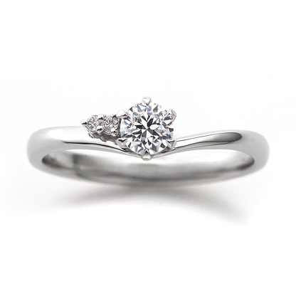 "AGLOBE JAPAN's Promise Ring bridal ring with lab-grown diamond in V-shape design.
Platinum900 engagement ring with simple,standard and casual texture."