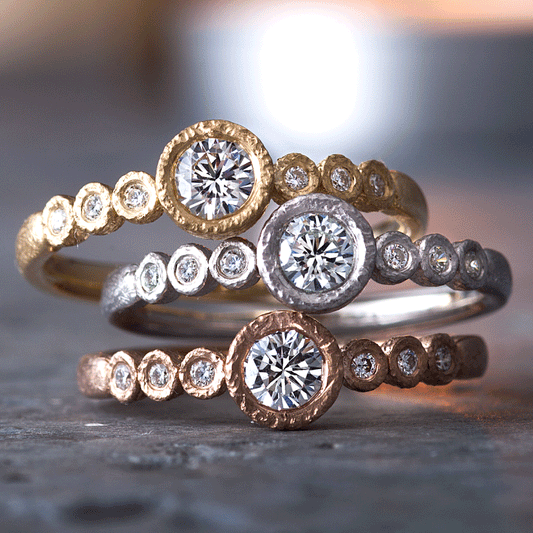 "AGLOBE JAPAN's neuspur bridal ring with lab-grown diamond in Straight design.
K18 White Gold , K18 pink gold（rose gold）and K18 Yellow Gold engagement ring with casual and unique texture.
Shape processing is applied to the ring surface.
"