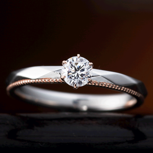 "AGLOBE JAPAN's cherluv bridal ring with lab-grown diamond in Straight design.
Combination engagement ring in platinum and K18 pink gold（rose gold）.
K18 pink gold（rose gold）,K18 Yellow Gold and K18 White Gold engagement ring with antique and European texture.
Straight type Milled rings."