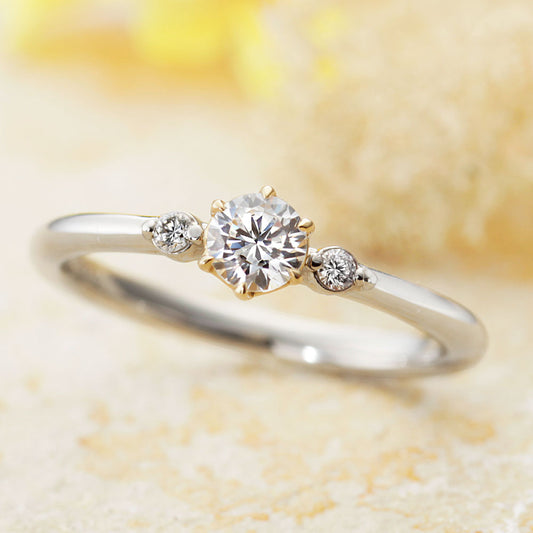 "AGLOBE JAPAN's Amour Amulet bridal ring with lab-grown diamond in Straight design.
Combination engagement ring with antique  and European texture.
Combination engagement ring in platinum and K18 Yellow Gold."