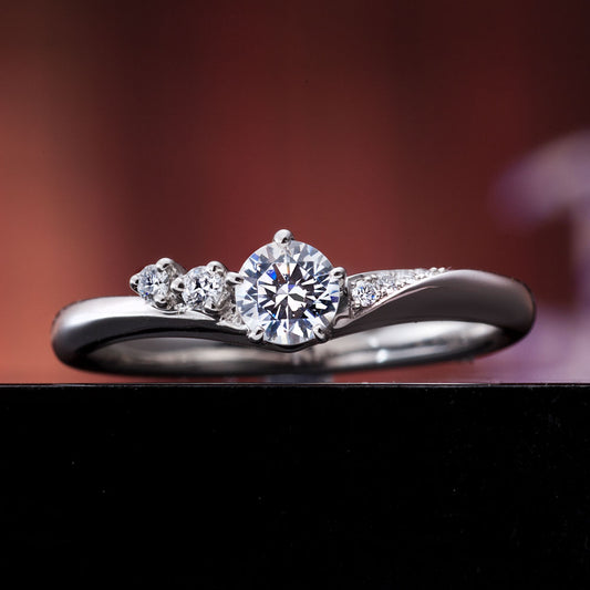 "AGLOBE JAPAN's ironoha bridal ring with lab-grown diamond in wave design.
Platinum900 engagement ring with Japanesestyle,Standard and simple texture.
"